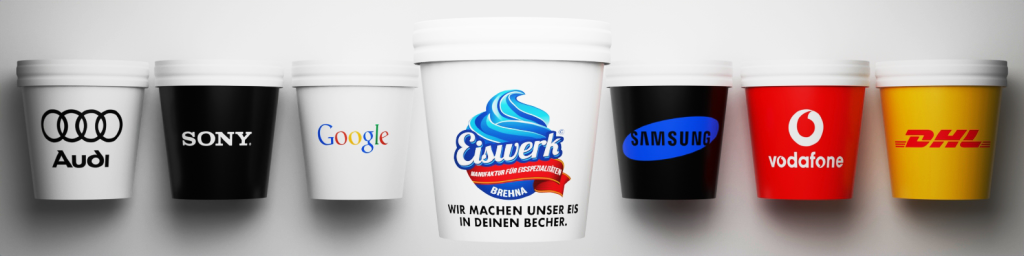 Eisbecher mit Beschriftung von verschiedenen Marken